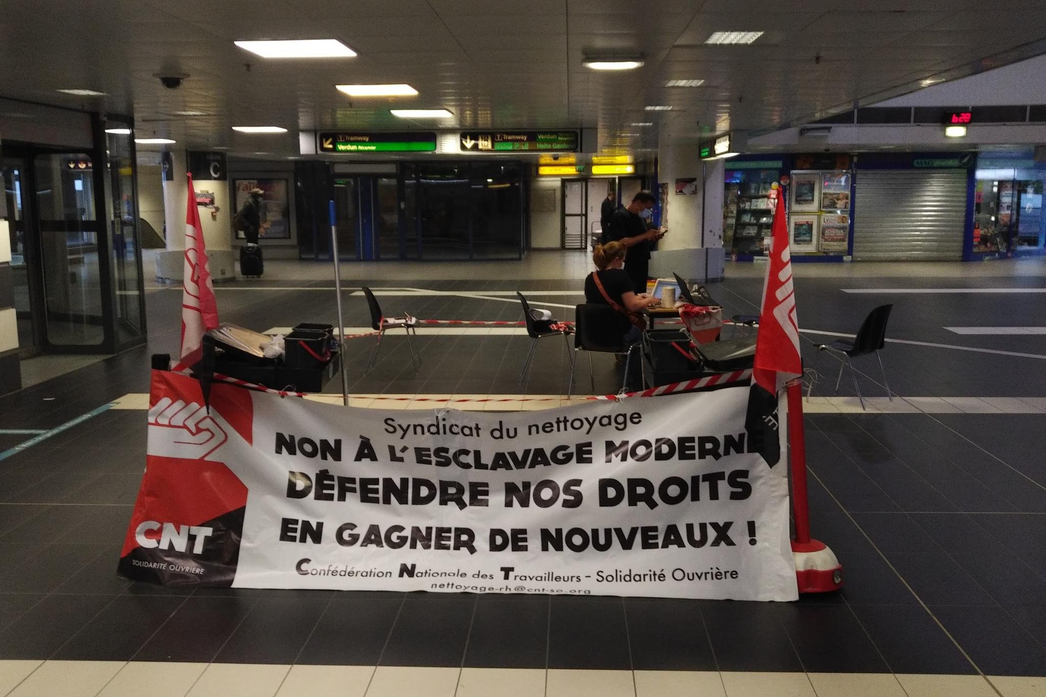 Gare propre, mains sales ! Gare routière de Perrache : les agents de nettoyage se mettent en grève